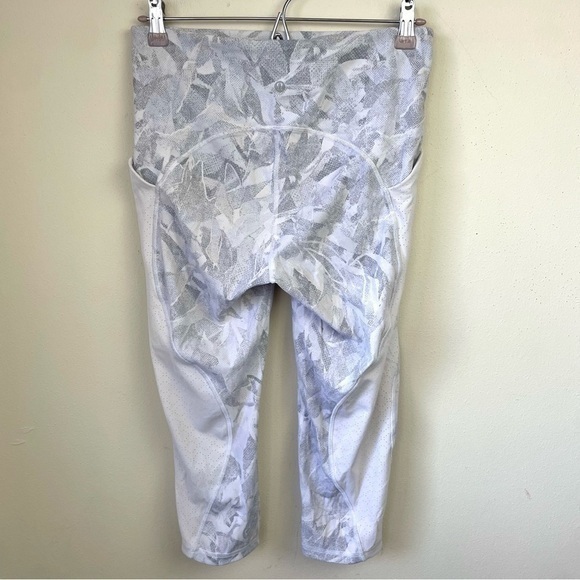 Lululemon Breezy‎ Dot Crop Jasmine White Multi / White - Picture 9 of 12